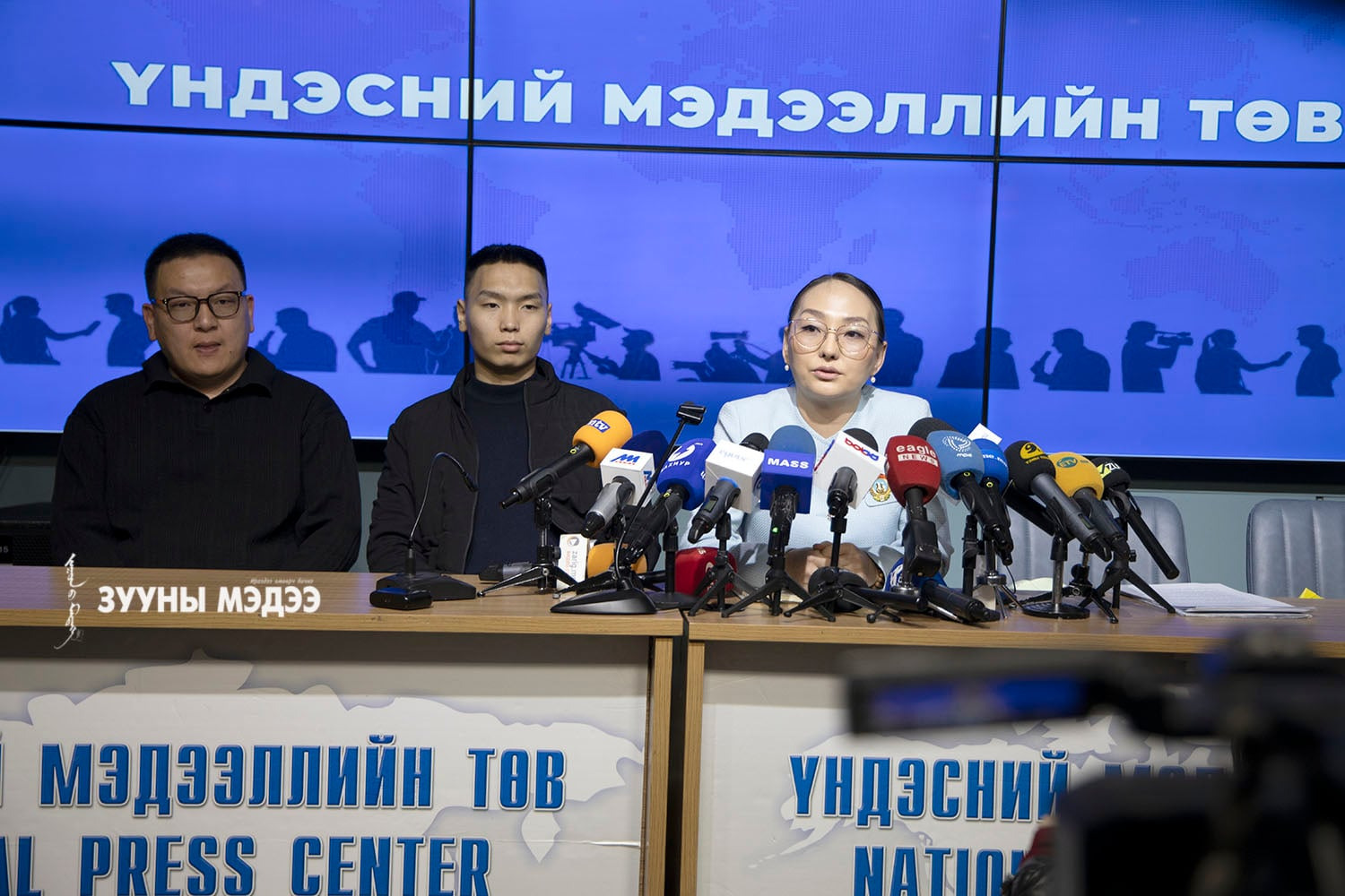 Б.Ганцэцэг: Албан хаагчийнхаа  ажилласан жил,  гүйцэтгэсэн үүрэг, торойгоод үлдсэн таван хүүхдийг бодоосой гэж хүсэж байна